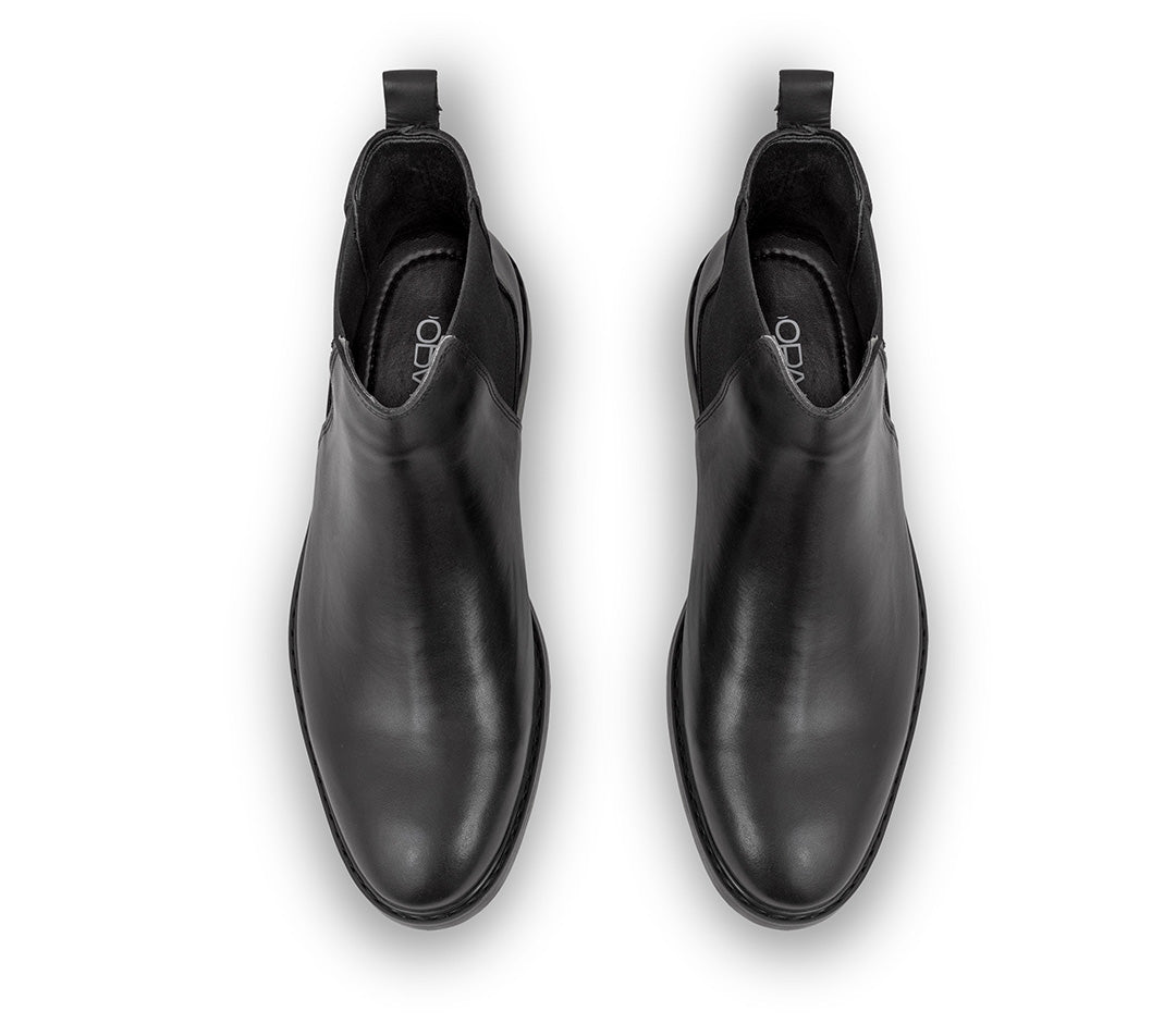 Black leather Chelsea boot