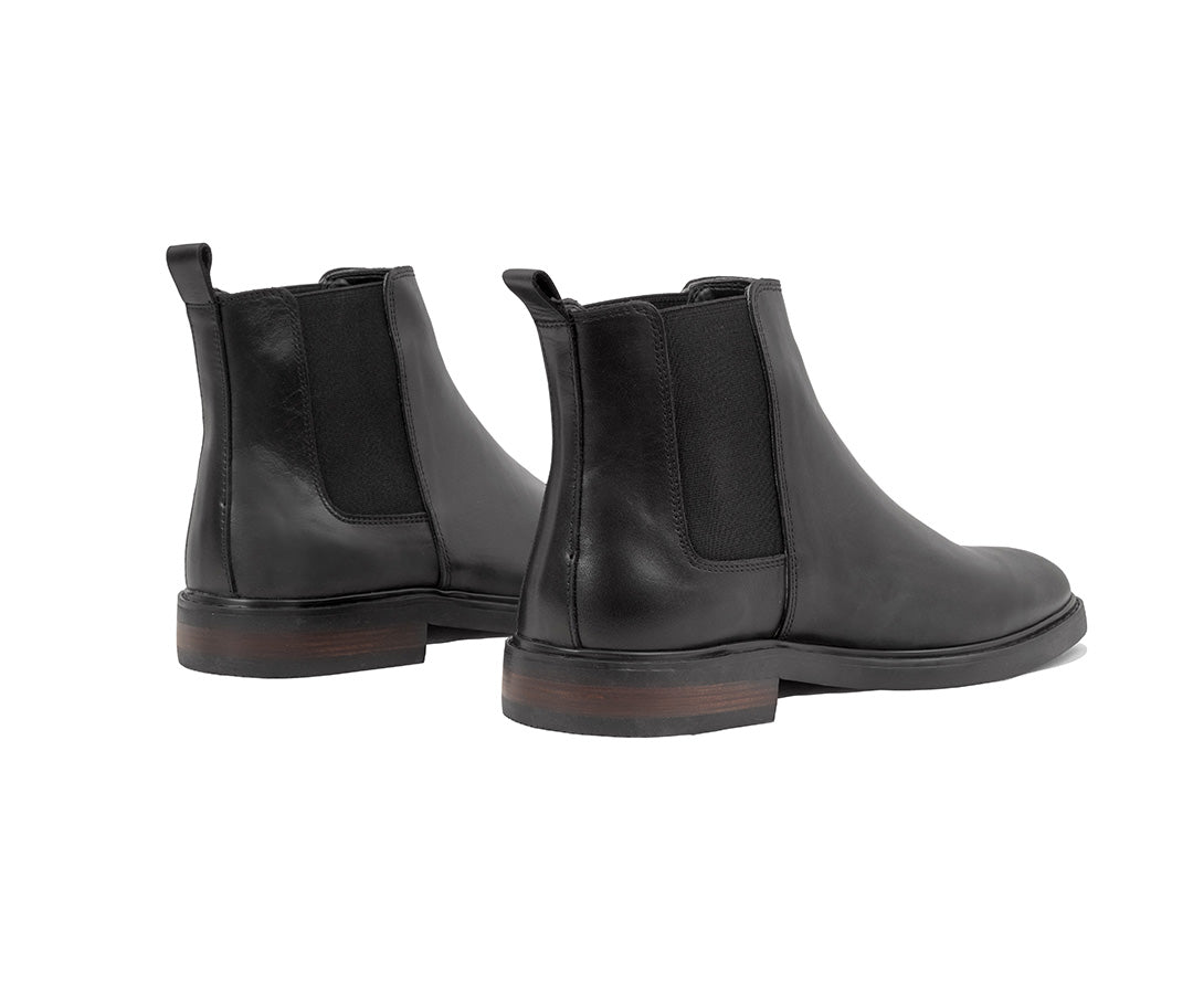 Black leather Chelsea boot