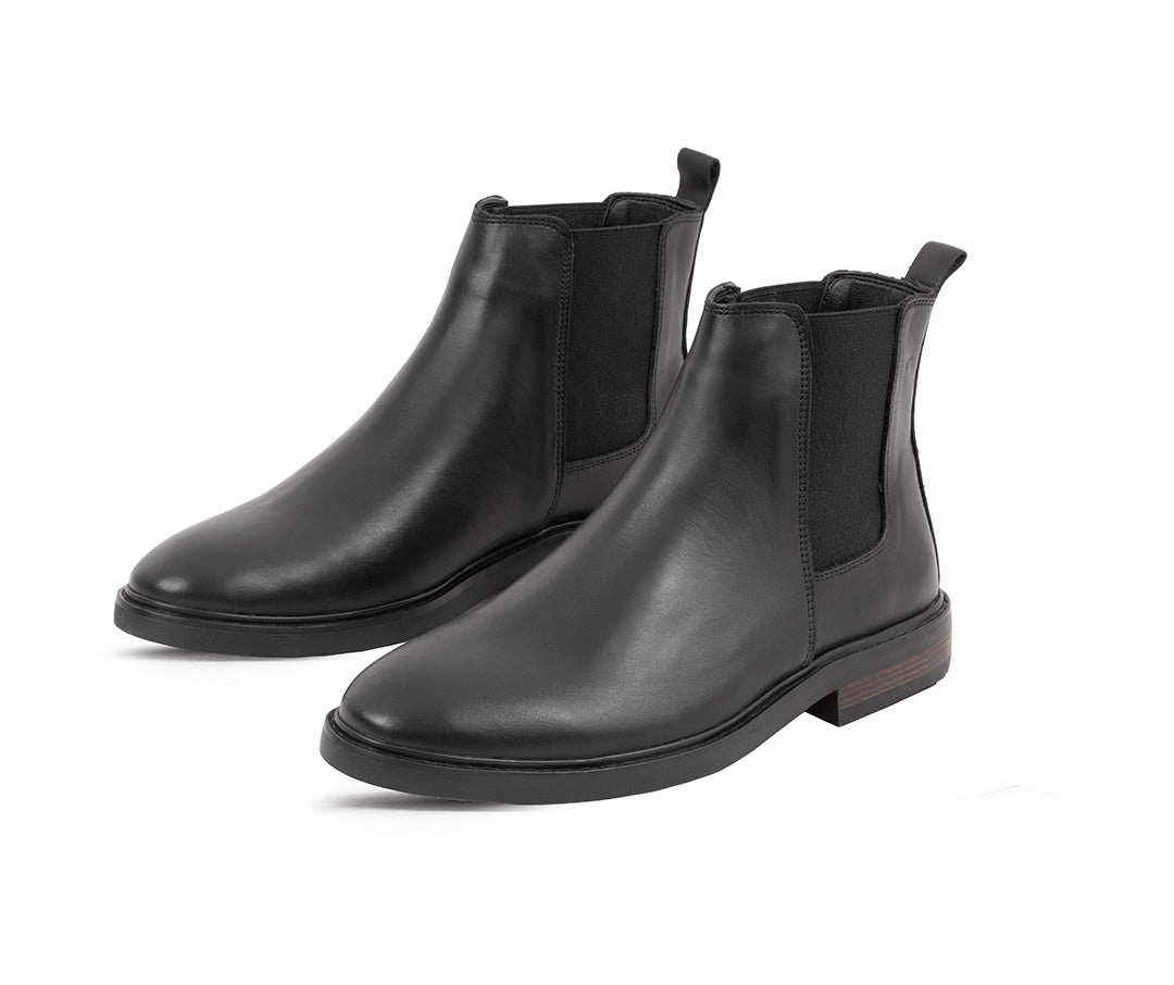 Black leather Chelsea boot