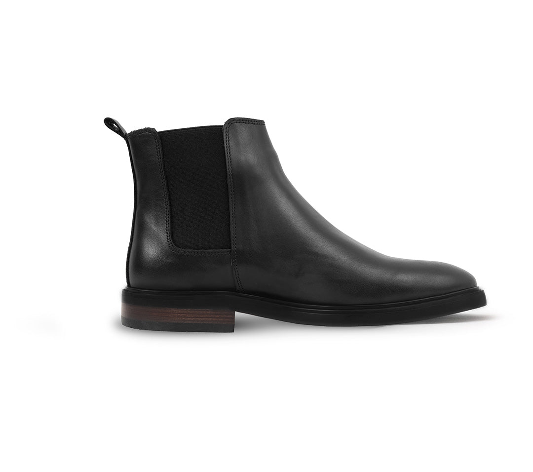 Black leather Chelsea boot