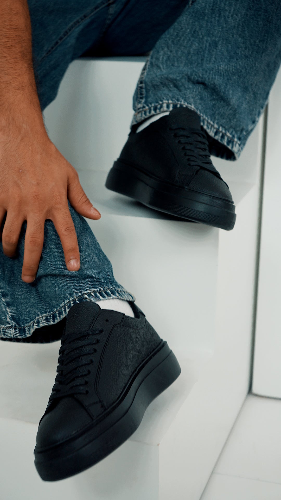 Essential Leather Trainer - All Black