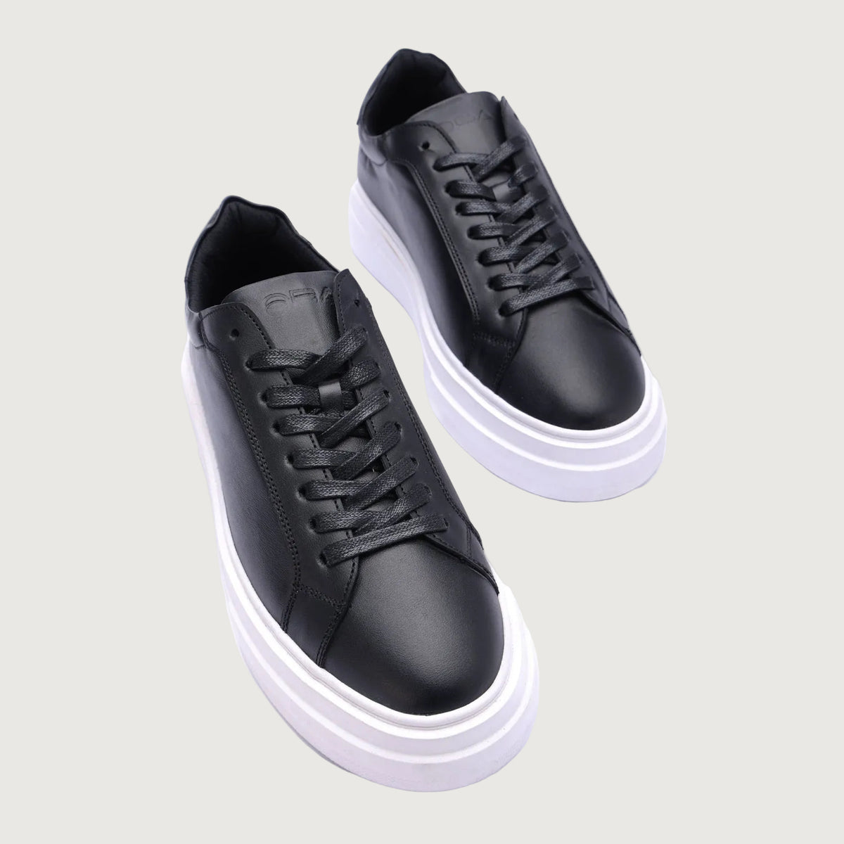 Essential Leather Trainer - Black