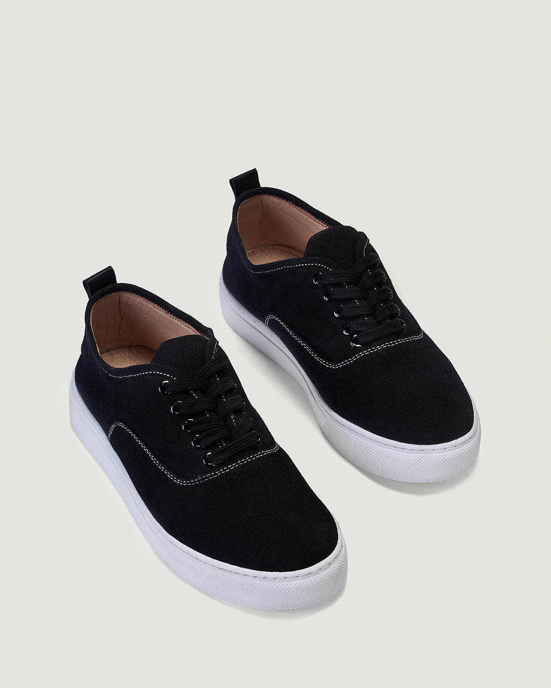 Canvas black