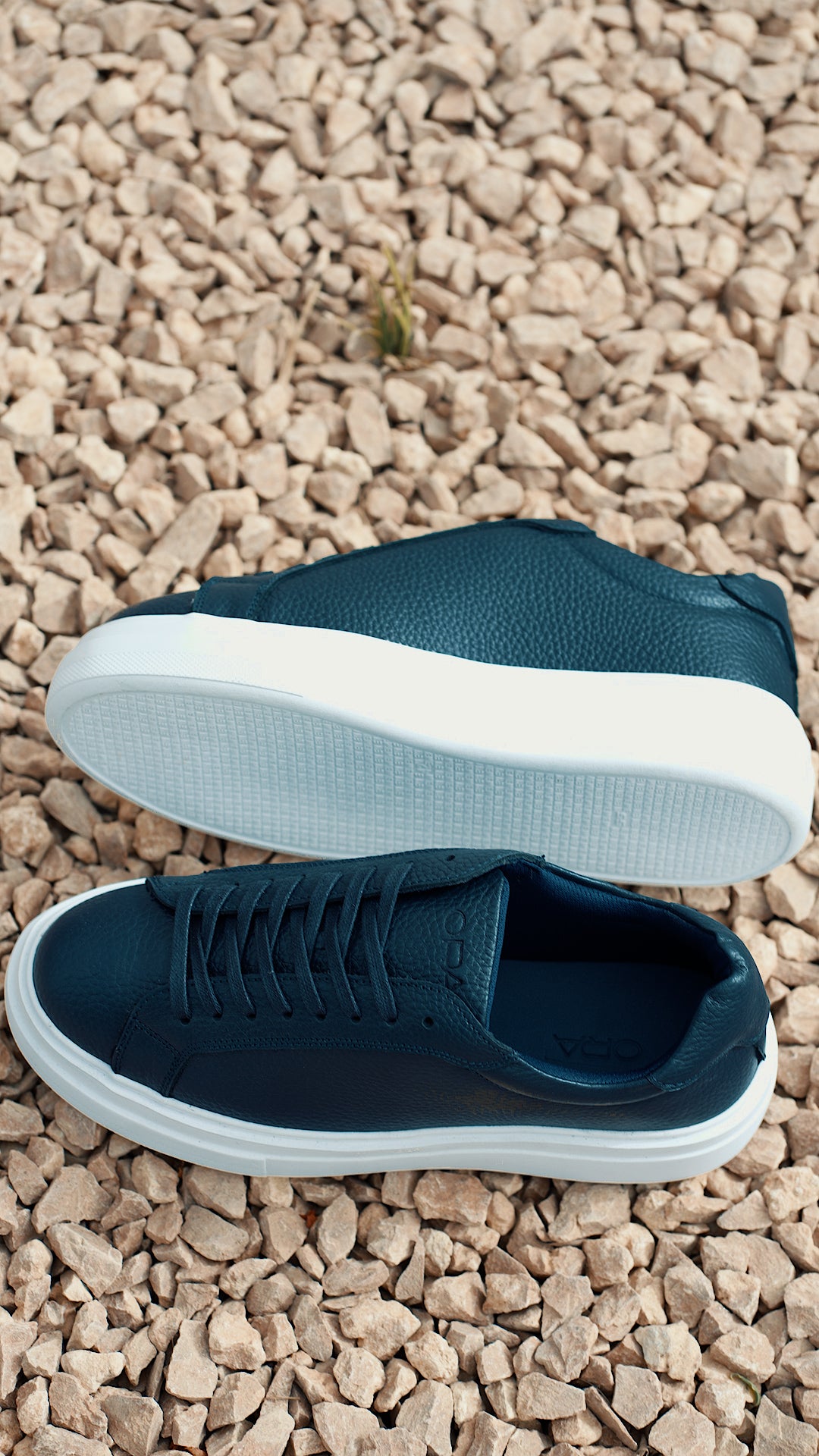 Essential Leather Trainer - Navy